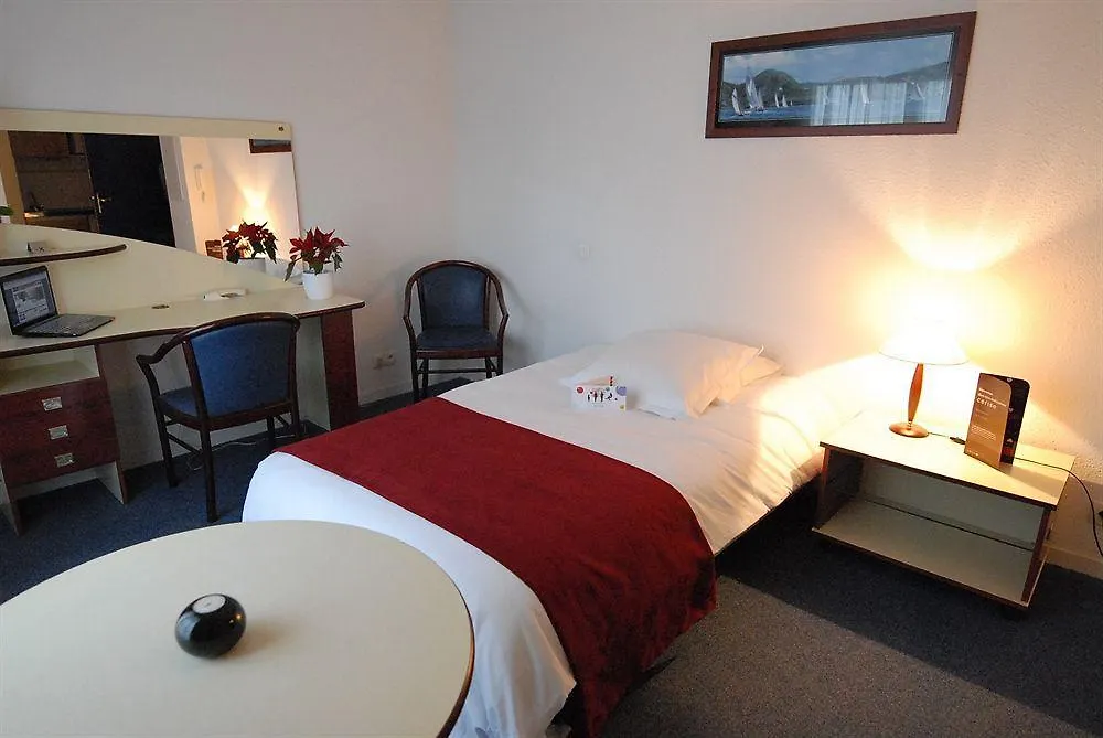 Cerise Lannion Aparthotel 3*,  France